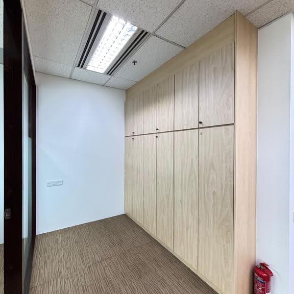 Royal Group Building, 3 Phillip Street, Boat Quay / Raffles Place / Marina, 1,292 sqft, Office For Rent, by Joel Sim 沈康瑞, 500292700 - Office Walkway - CommercialGuru.com.sg