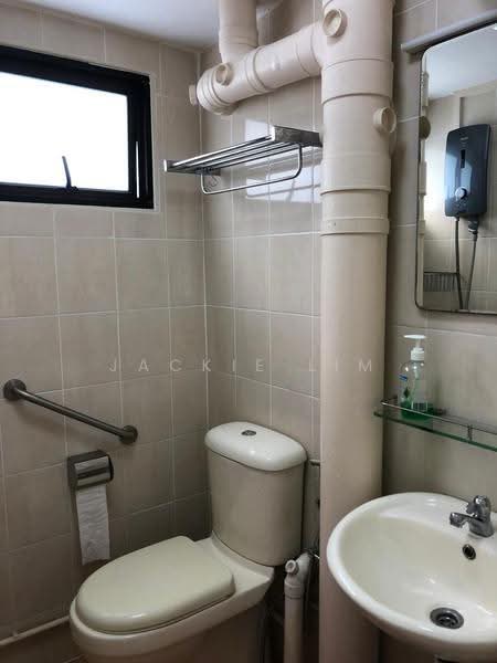 33 Marsiling Drive, 33 Marsiling Drive, Admiralty / Woodlands, 3 Bedrooms, 1,055 sqft, HDB Flat For Sale, by Jackie Lim, 500292702 - Bathroom - PropertyGuru.com.sg