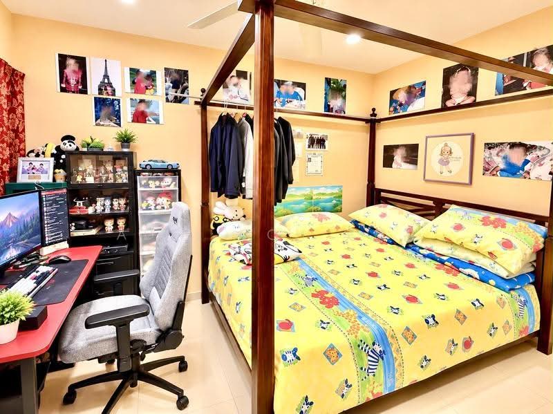 Yunnan Gardens, Yunnan Road, Boon Lay / Jurong / Tuas, 5 Bedrooms, 3,003 sqft, Terraced House For Sale, by Adel Goh 吴慧芬, 500292707 - Bedroom - PropertyGuru.com.sg