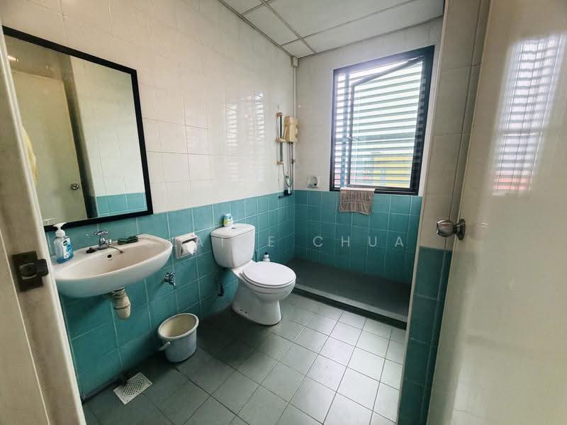 Toh Guan Centre, 21 Toh Guan Road East, Boon Lay / Jurong / Tuas, 1,356 sqft, Factory / Workshop (B2) For Sale, by Claire Chua, 500292713 - Bathroom - CommercialGuru.com.sg