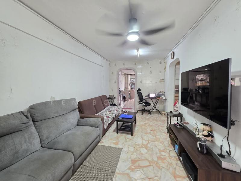 217 Bukit Batok Street 21, 217 Bukit Batok Street 21, Dairy Farm / Bukit Panjang / Choa Chu Kang, 2 Bedrooms, 721 sqft, HDB Flat For Sale, by Ken Bong 黄慧锋, 500292722 - Living Room - PropertyGuru.com.sg