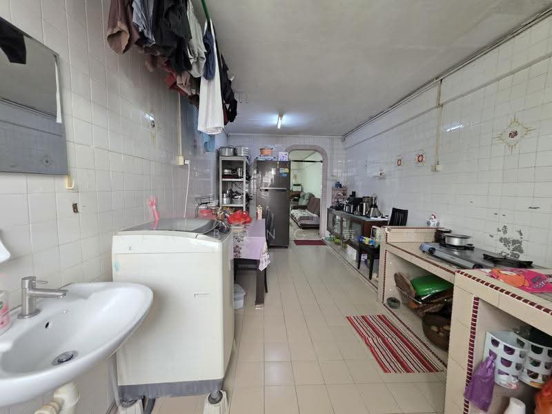 217 Bukit Batok Street 21, 217 Bukit Batok Street 21, Dairy Farm / Bukit Panjang / Choa Chu Kang, 2 Bedrooms, 721 sqft, HDB Flat For Sale, by Ken Bong 黄慧锋, 500292722 - Kitchen - PropertyGuru.com.sg