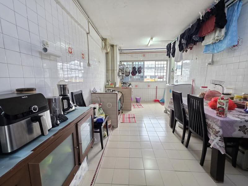 217 Bukit Batok Street 21, 217 Bukit Batok Street 21, Dairy Farm / Bukit Panjang / Choa Chu Kang, 2 Bedrooms, 721 sqft, HDB Flat For Sale, by Ken Bong 黄慧锋, 500292722 - Kitchen - PropertyGuru.com.sg