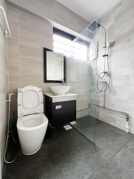 656 Yishun Avenue 4, 656 Yishun Avenue 4, Sembawang / Yishun, 2 Bedrooms, 800 sqft, HDB Flat For Rent, by Phyllis Tan, 500292727 - Master Bathroom - PropertyGuru.com.sg