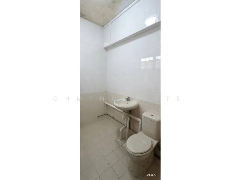 116 Yishun Ring Road, 116 Yishun Ring Road, Sembawang / Yishun, 2 Bedrooms, 797 sqft, HDB Flat For Sale, by Regine Cher, 500292783 - Bathroom - PropertyGuru.com.sg