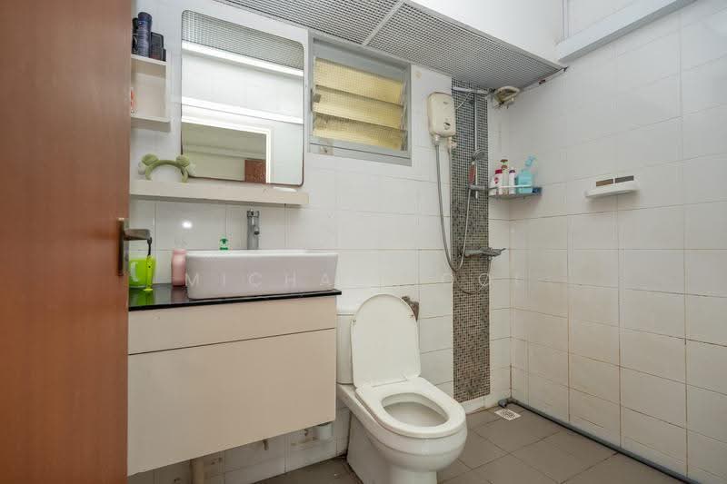 313C Sumang Link, 313C Sumang Link, Hougang / Punggol / Sengkang, 3 Bedrooms, 990 sqft, HDB Flat For Sale, by Michael Ooi, 500292793 - Bathroom - PropertyGuru.com.sg