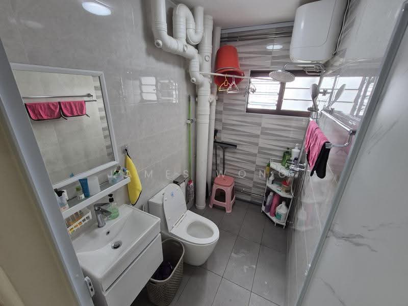 698D Hougang Street 52, 698D Hougang Street 52, Hougang / Punggol / Sengkang, 4 Bedrooms, 1,518 sqft, HDB Flat For Sale, by James Wong, 500292802 - Bathroom - PropertyGuru.com.sg
