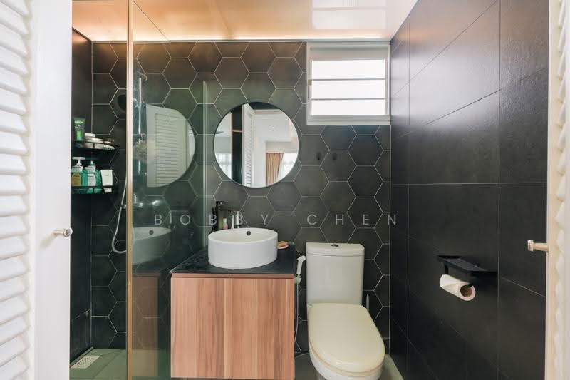 217B Sumang Walk, 217B Sumang Walk, Hougang / Punggol / Sengkang, 3 Bedrooms, 990 sqft, HDB Flat For Sale, by Bobby Chen, 500292820 - Bathroom - PropertyGuru.com.sg