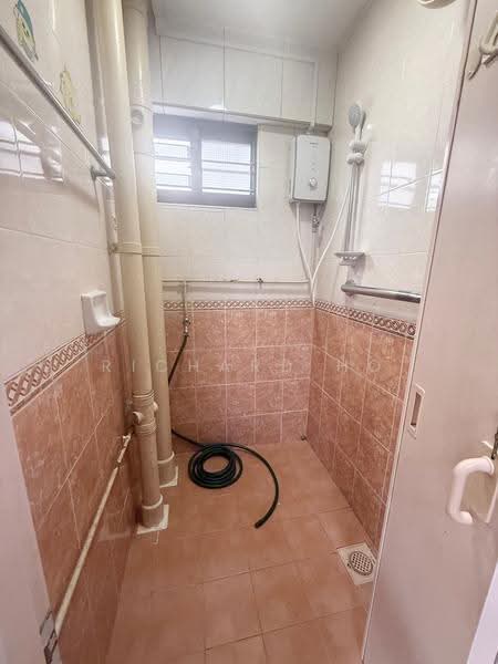 23 Toa Payoh East, 23 Toa Payoh East, Balestier / Toa Payoh, 2 Bedrooms, 721 sqft, HDB Flat For Sale, by Richard Ho, 500292822 - Shower Area - PropertyGuru.com.sg