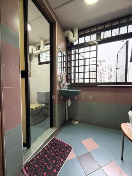 33 Jalan Bahagia, 33 Jalan Bahagia, Balestier / Toa Payoh, 2 Bedrooms, 602 sqft, HDB Flat For Sale, by Yuna Lim, 500292831 - Bathroom - PropertyGuru.com.sg