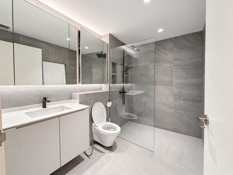 Ridgewood Condominium, 61 Mount Sinai Drive, Tanglin / Holland / Bukit Timah, 3 Bedrooms, 1,744 sqft, Condominium For Sale, by Sarah X. (郑雪梅), 500292836 - Master Bathroom - PropertyGuru.com.sg