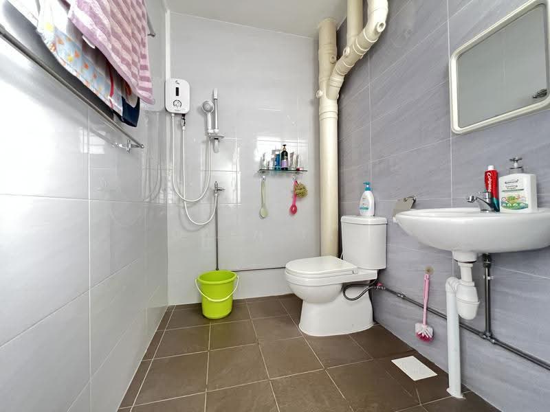 408 Choa Chu Kang Avenue 3, 408 Choa Chu Kang Avenue 3, Dairy Farm / Bukit Panjang / Choa Chu Kang, 3 Bedrooms, 1,130 sqft, HDB Flat For Sale, by Owen Tan, 500292870 - Bathroom - PropertyGuru.com.sg