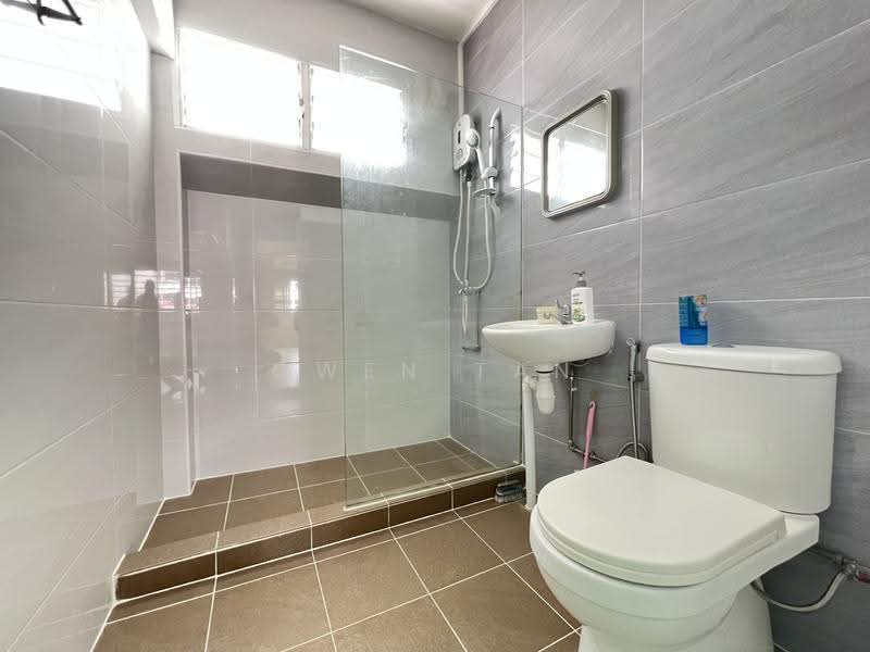 408 Choa Chu Kang Avenue 3, 408 Choa Chu Kang Avenue 3, Dairy Farm / Bukit Panjang / Choa Chu Kang, 3 Bedrooms, 1,130 sqft, HDB Flat For Sale, by Owen Tan, 500292870 - Bathroom - PropertyGuru.com.sg