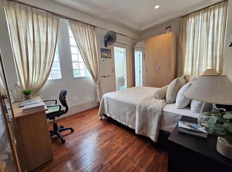 LUCKY HEIGHTS/SENNETT 3 STY CORNER TERRACE. BAYSHORE MRT NEARBY, QUIET SMALL LANE. WITHIN 1KM TO TEMASEK PRI SCH, Bedok / Upper East Coast, 5 Bedrooms, 4,000 sqft, Corner Terrace For Sale, by Chong Chen Nam, 500292885 - Bedroom - PropertyGuru.com.sg