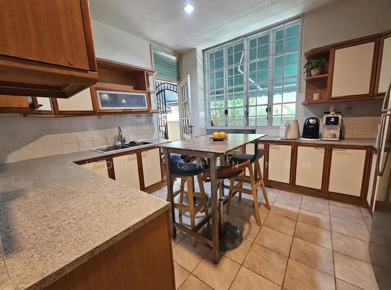 LUCKY HEIGHTS/SENNETT 3 STY CORNER TERRACE. BAYSHORE MRT NEARBY, QUIET SMALL LANE. WITHIN 1KM TO TEMASEK PRI SCH, Bedok / Upper East Coast, 5 Bedrooms, 4,000 sqft, Corner Terrace For Sale, by Chong Chen Nam, 500292885 - Kitchen - PropertyGuru.com.sg