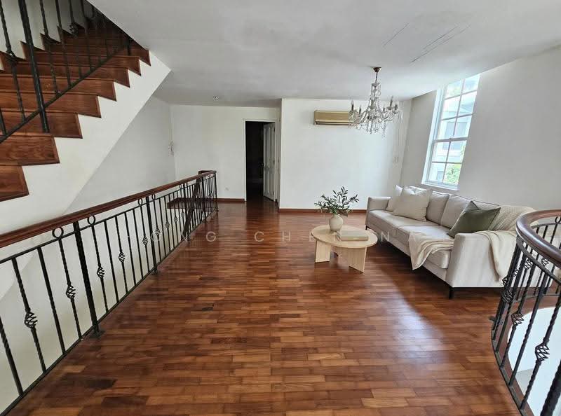 LUCKY HEIGHTS/SENNETT 3 STY CORNER TERRACE. BAYSHORE MRT NEARBY, QUIET SMALL LANE. WITHIN 1KM TO TEMASEK PRI SCH, Bedok / Upper East Coast, 5 Bedrooms, 4,000 sqft, Corner Terrace For Sale, by Chong Chen Nam, 500292885 - Living Room - PropertyGuru.com.sg