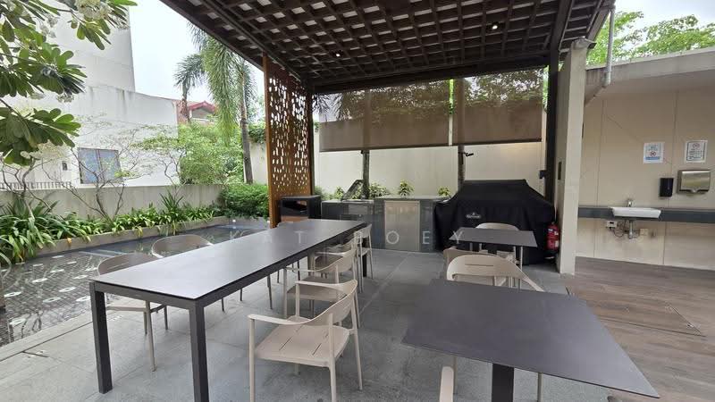 Parksuites, 18 Holland Grove Road, Tanglin / Holland / Bukit Timah, 2 Bedrooms, 786 sqft, Condominium For Sale, by Kat Boey, 500292909 - Exterior - PropertyGuru.com.sg