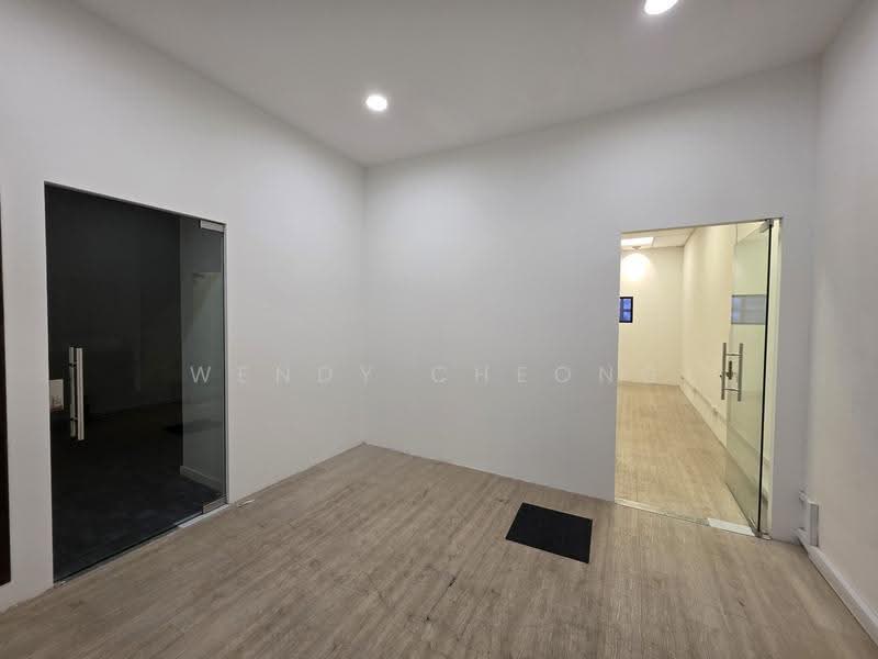 The Spire, 10 Bukit Batok Crescent, Dairy Farm / Bukit Panjang / Choa Chu Kang, 700 sqft, Light Industrial (B1) For Rent, by Wendy Cheong, 500292910 - Office A (door entrance right hand side) - CommercialGuru.com.sg