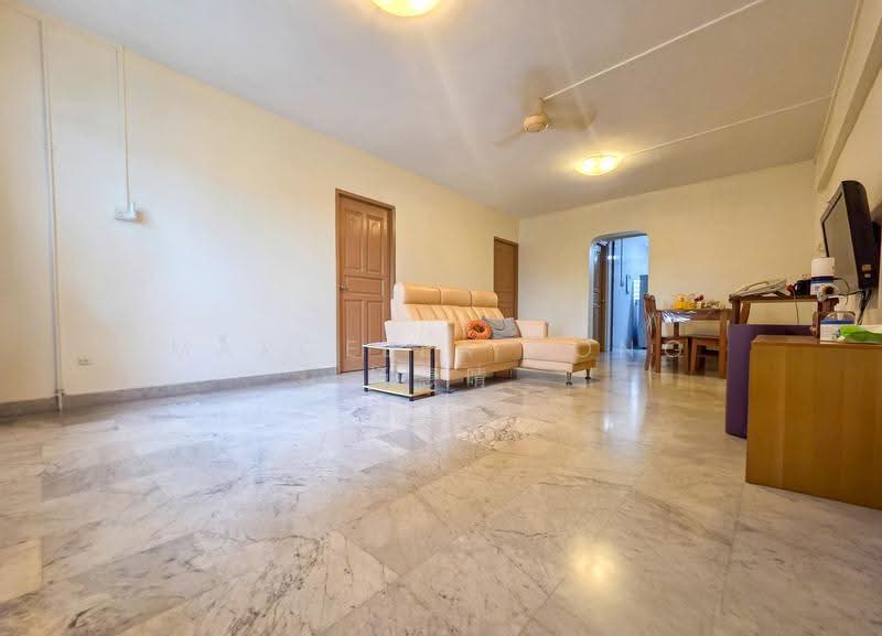 121 Hougang Avenue 1, 121 Hougang Avenue 1, Hougang / Punggol / Sengkang, 3 Bedrooms, 1,001 sqft, HDB Flat For Sale, by Marcella Yong 杨惠晴, 500292916 - Living Room - PropertyGuru.com.sg
