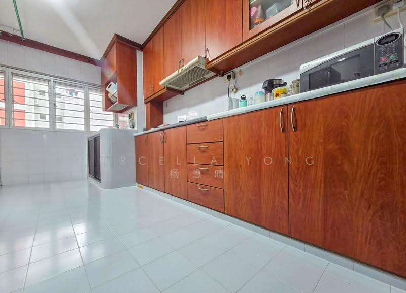 121 Hougang Avenue 1, 121 Hougang Avenue 1, Hougang / Punggol / Sengkang, 3 Bedrooms, 1,001 sqft, HDB Flat For Sale, by Marcella Yong 杨惠晴, 500292916 - Kitchen - PropertyGuru.com.sg