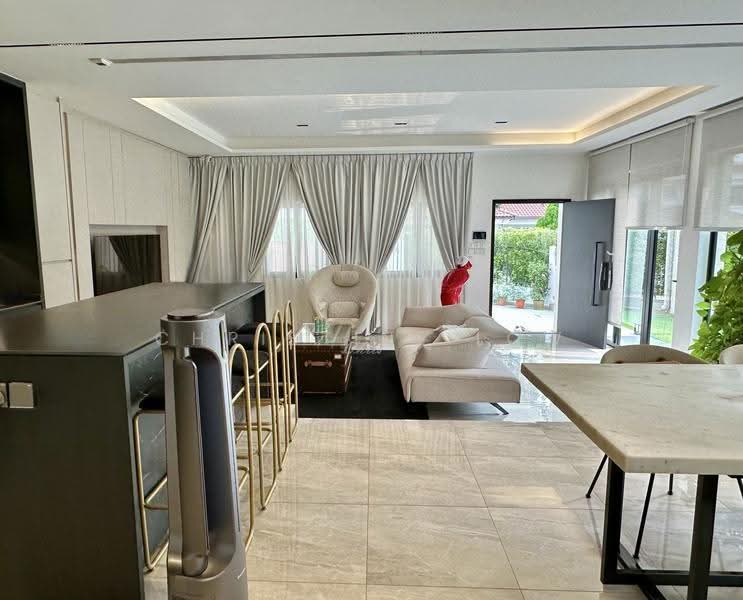 Hillview Villas, Hillview Way, Dairy Farm / Bukit Panjang / Choa Chu Kang, 5 Bedrooms, 4,300 sqft, Corner Terrace For Sale, by Christine Low, 500292931 - Level 1 Living & Dining Room - PropertyGuru.com.sg