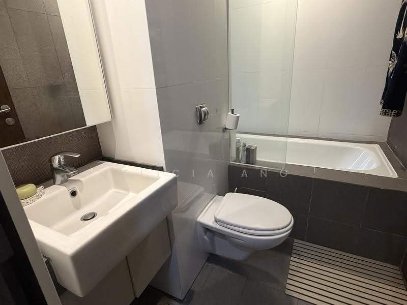 Axis @ Siglap, 59 East Coast Terrace, East Coast / Marine Parade, 2 Bedrooms, 969 sqft, Apartment For Sale, by Felicia Ang, 500292972 - Bathroom - PropertyGuru.com.sg