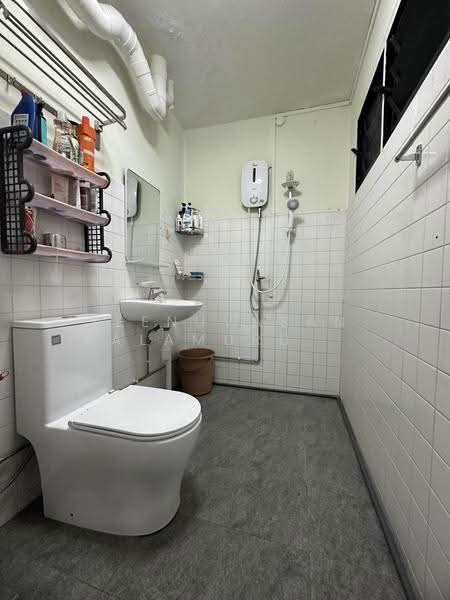 650 Hougang Avenue 8, 650 Hougang Avenue 8, Hougang / Punggol / Sengkang, 3 Bedrooms, 904 sqft, HDB Flat For Sale, by Seenuvasan Balamurugan (Bala), 500292982 - Bathroom - PropertyGuru.com.sg
