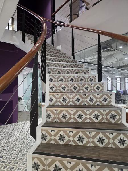 Peninsula Plaza, 111 North Bridge Road, City Hall / Clarke Quay, 3,972 sqft, Office For Rent, by George Rewa, 500293000 - CommercialGuru.com.sg