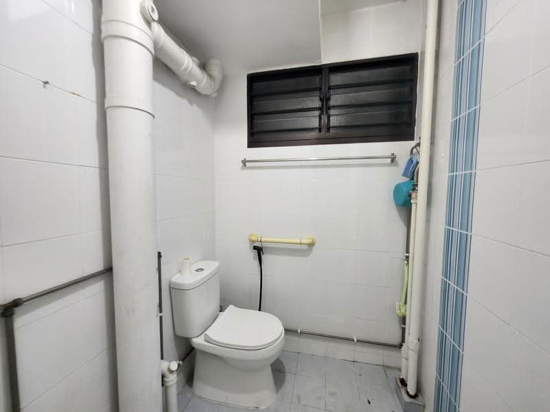 122 Geylang East Central, 122 Geylang East Central, Eunos / Geylang / Paya Lebar, 3 Bedrooms, 980 sqft, HDB Flat For Sale, by Martin Ong, 500293019 - Bathroom - PropertyGuru.com.sg