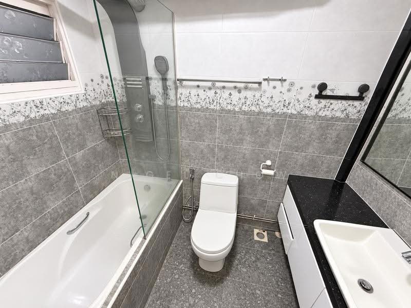 629 Jurong West Street 65, 629 Jurong West Street 65, Boon Lay / Jurong / Tuas, 4 Bedrooms, 1,399 sqft, HDB Flat For Rent, by Nigel Chow, 500293040 - Bathroom - PropertyGuru.com.sg