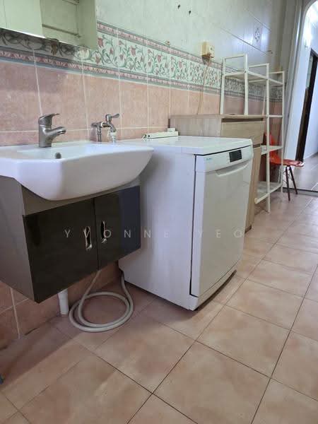 174 Ang Mo Kio Avenue 4, 174 Ang Mo Kio Avenue 4, Ang Mo Kio / Bishan / Thomson, 2 Bedrooms, 710 sqft, HDB Flat For Rent, by YvoNne Yeo, 500293061 - Bathroom - PropertyGuru.com.sg