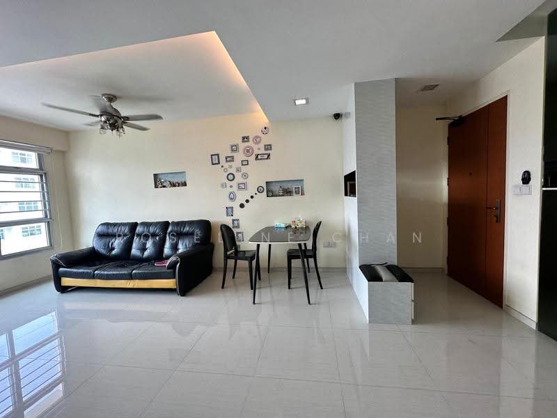 207C Punggol Place, 207C Punggol Place, Hougang / Punggol / Sengkang, 3 Bedrooms, 990 sqft, HDB Flat For Sale, by Roseline Chan, 500293068 - Living Room - PropertyGuru.com.sg