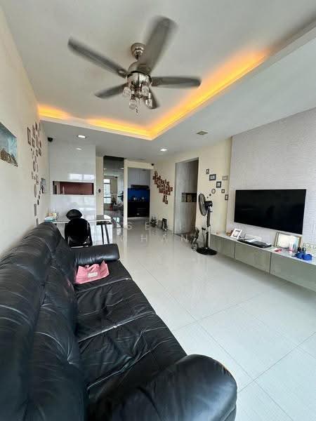 207C Punggol Place, 207C Punggol Place, Hougang / Punggol / Sengkang, 3 Bedrooms, 990 sqft, HDB Flat For Sale, by Roseline Chan, 500293068 - Living Room - PropertyGuru.com.sg