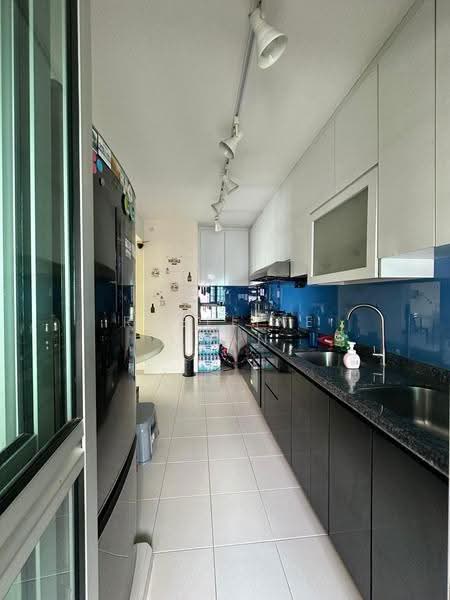 207C Punggol Place, 207C Punggol Place, Hougang / Punggol / Sengkang, 3 Bedrooms, 990 sqft, HDB Flat For Sale, by Roseline Chan, 500293068 - Spacious Kitchen - PropertyGuru.com.sg
