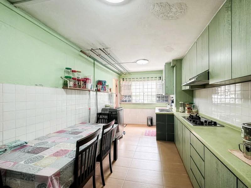 528 Jurong West Street 52, 528 Jurong West Street 52, Boon Lay / Jurong / Tuas, 2 Bedrooms, 721 sqft, HDB Flat For Sale, by Risdian Isbintara, 500293080 - Kitchen - PropertyGuru.com.sg