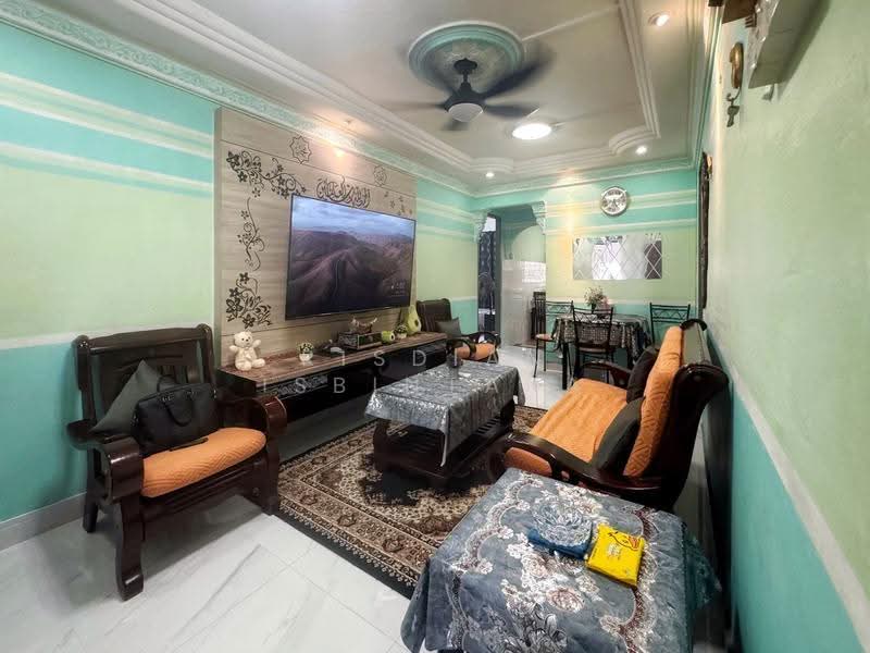 528 Jurong West Street 52, 528 Jurong West Street 52, Boon Lay / Jurong / Tuas, 2 Bedrooms, 721 sqft, HDB Flat For Sale, by Risdian Isbintara, 500293080 - Living Room - PropertyGuru.com.sg