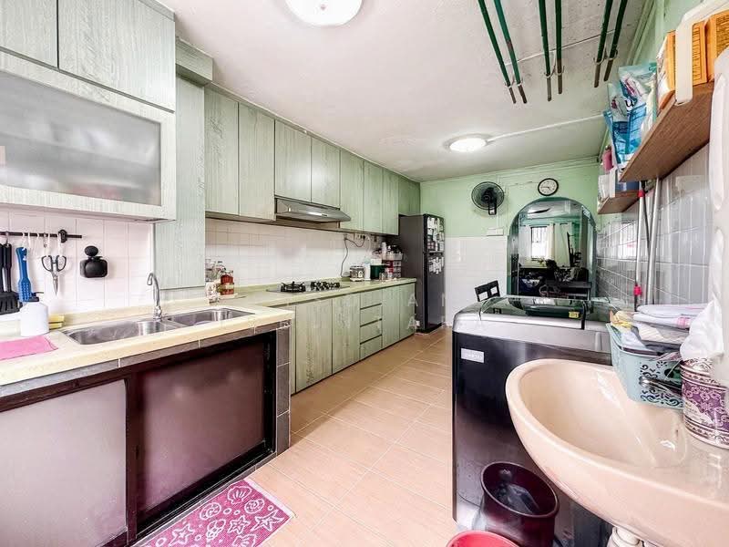 528 Jurong West Street 52, 528 Jurong West Street 52, Boon Lay / Jurong / Tuas, 2 Bedrooms, 721 sqft, HDB Flat For Sale, by Risdian Isbintara, 500293080 - Kitchen - PropertyGuru.com.sg