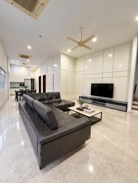 Serangoon Garden Estate, Blandford Drive, Hougang / Punggol / Sengkang, 7 Bedrooms, 3,600 sqft, Corner Terrace For Sale, by Merywaty (Mery), 500293086 - Living Room - PropertyGuru.com.sg