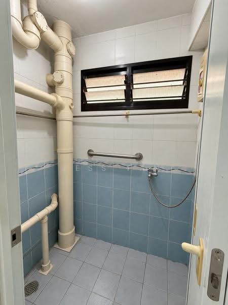 8 Holland Avenue, 8 Holland Avenue, Tanglin / Holland / Bukit Timah, 2 Bedrooms, 635 sqft, HDB Flat For Sale, by Jess Tan, 500293110 - Bathroom - PropertyGuru.com.sg
