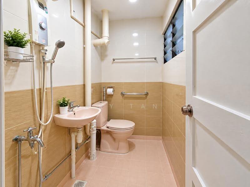 173 Ang Mo Kio Avenue 4, 173 Ang Mo Kio Avenue 4, Ang Mo Kio / Bishan / Thomson, Room Rental, 100 sqft, HDB Flat For Rent, by Amy Tan, 500293144 - Bathroom - PropertyGuru.com.sg