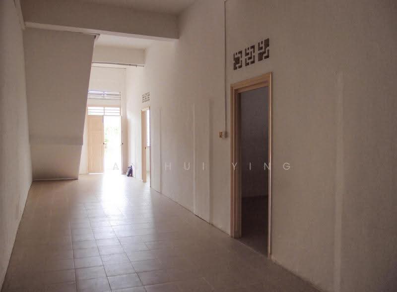 Corner Ground Floor Shop at Flanders Square | Farrer Park MRT, Farrer Park / Serangoon Rd, 1,334 sqft, Food & Beverage For Rent, by Han Hui Ying, 500293148 - Corridor - CommercialGuru.com.sg