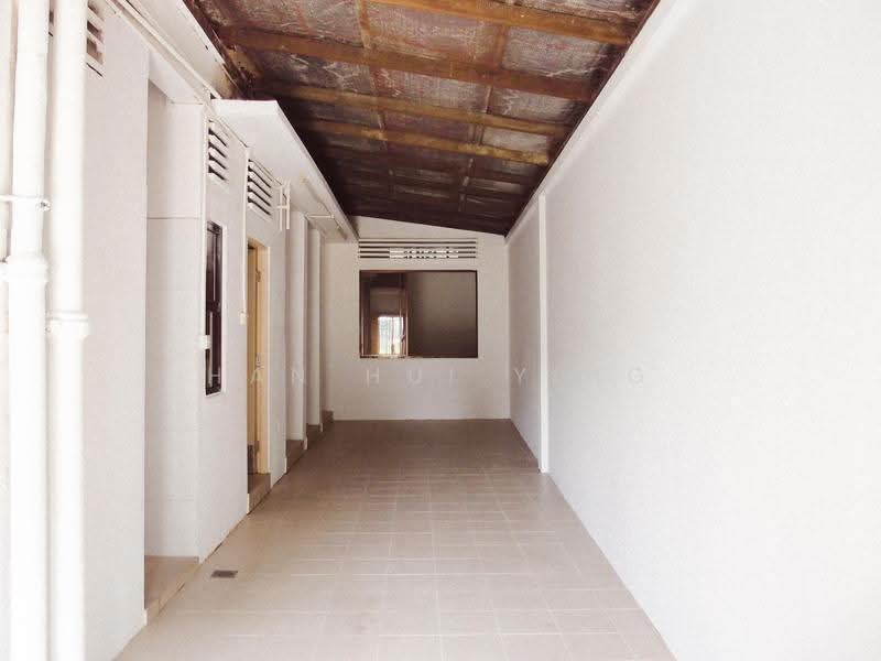 Corner Ground Floor Shop at Flanders Square | Farrer Park MRT, Farrer Park / Serangoon Rd, 1,334 sqft, Food & Beverage For Rent, by Han Hui Ying, 500293148 - Corridor - CommercialGuru.com.sg