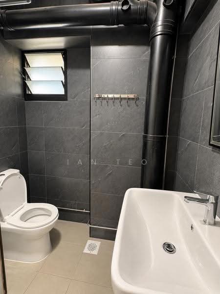 681B Woodlands Drive 62, 681B Woodlands Drive 62, Admiralty / Woodlands, 3 Bedrooms, 1,302 sqft, HDB Flat For Sale, by Ian Teo, 500293233 - Bathroom - PropertyGuru.com.sg