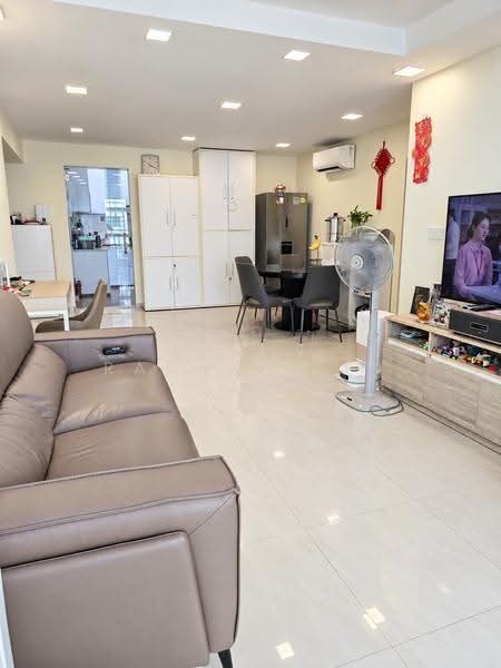 172B Edgedale Plains, 172B Edgedale Plains, Hougang / Punggol / Sengkang, 3 Bedrooms, 1,184 sqft, HDB Flat For Sale, by Rachel Tan, 500293295 - Living Room - PropertyGuru.com.sg