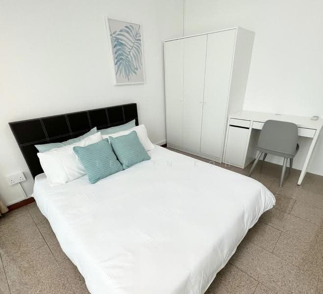 Queens, 10 Stirling Road, Alexandra / Commonwealth, Room Rental, 130 sqft, Condominium For Rent, by Stephen Koh, 500293302 - Bedroom - PropertyGuru.com.sg
