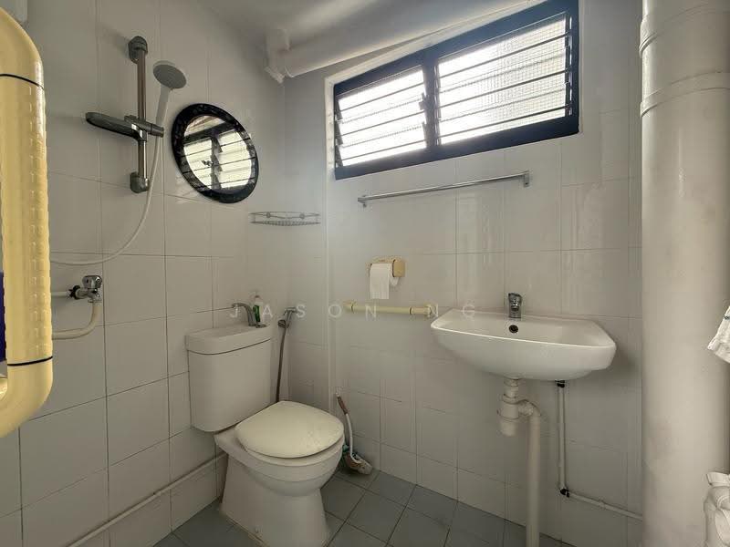 205 Bukit Batok Street 21, 205 Bukit Batok Street 21, Dairy Farm / Bukit Panjang / Choa Chu Kang, 2 Bedrooms, 786 sqft, HDB Flat For Sale, by Jason Ng, 500293306 - Bathroom - PropertyGuru.com.sg