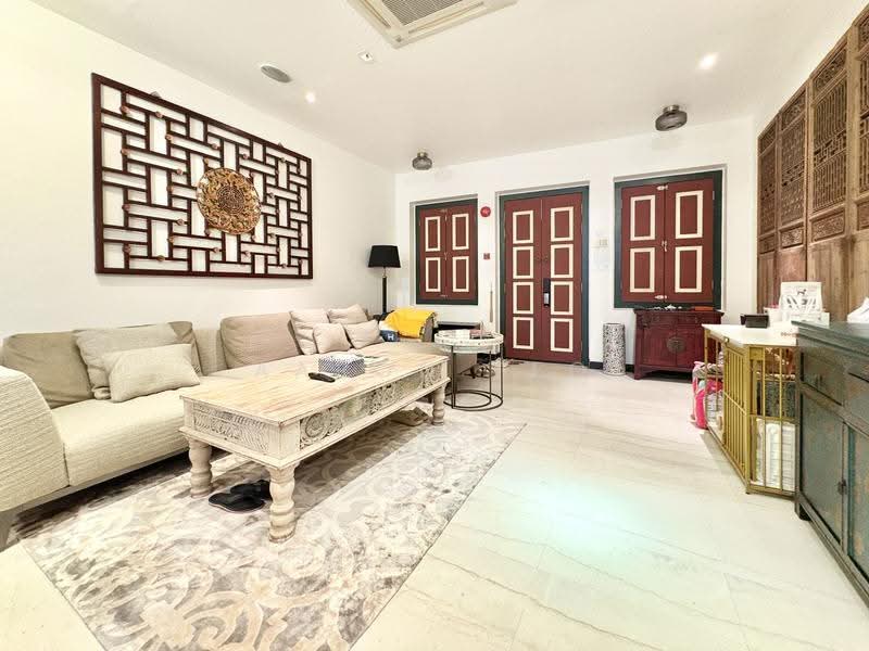 Rare Conservation House For Sale, Spottiswoode Park Road, Chinatown / Tanjong Pagar, 2 Bedrooms, 2,153 sqft, Conservation House For Sale, by Aaron Teo, 500293383 - Living Room - PropertyGuru.com.sg