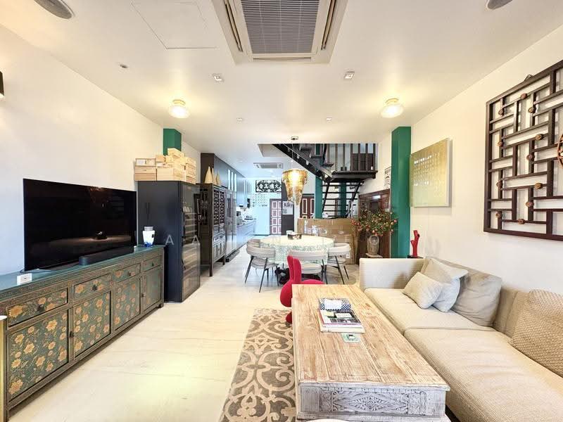 Rare Conservation House For Sale, Spottiswoode Park Road, Chinatown / Tanjong Pagar, 2 Bedrooms, 2,153 sqft, Conservation House For Sale, by Aaron Teo, 500293383 - Living Room - PropertyGuru.com.sg