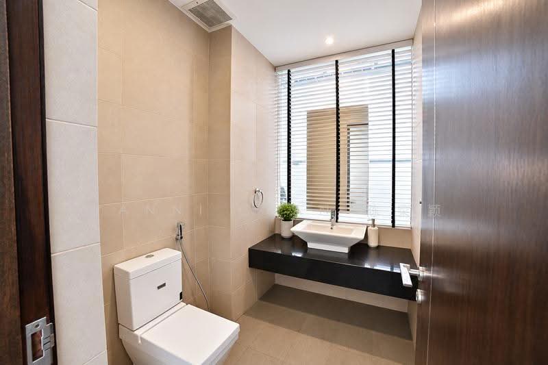 Jalan Grisek, Eunos / Geylang / Paya Lebar, 6 Bedrooms, 4,827 sqft, Semi-Detached House For Sale, by Wanni Chan 陈寀颖, 500293476 - Bathroom - PropertyGuru.com.sg