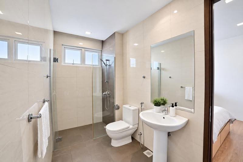 Jalan Grisek, Eunos / Geylang / Paya Lebar, 6 Bedrooms, 4,827 sqft, Semi-Detached House For Sale, by Wanni Chan 陈寀颖, 500293476 - Bathroom - PropertyGuru.com.sg